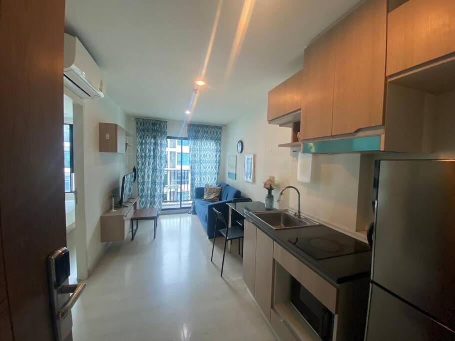 素坤逸50巷一房一厅免费wi-fi简单安静可做饭交通方便 Apartment *