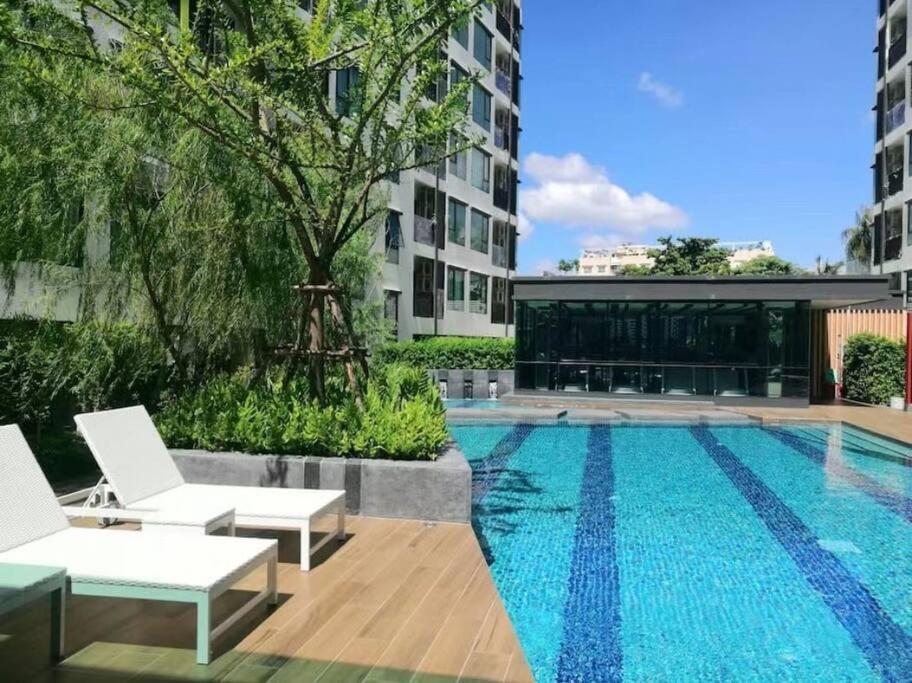 素坤逸50巷一房一厅免费wi-fi简单安静可做饭交通方便 Apartment *