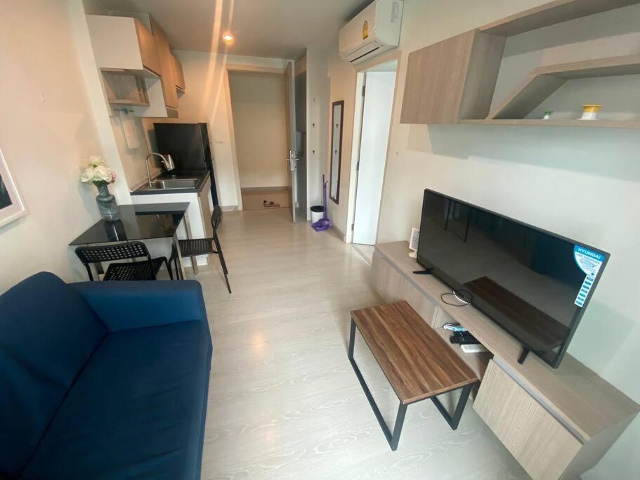 素坤逸50巷一房一厅免费wi-fi简单安静可做饭交通方便 Apartment *