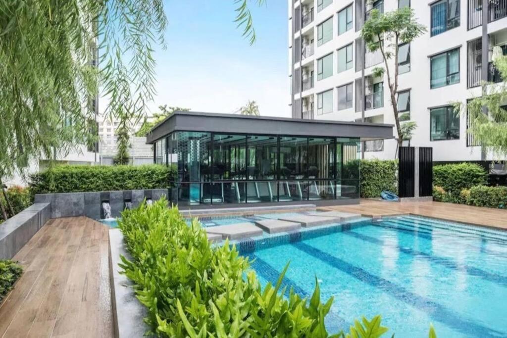 素坤逸50巷一房一厅免费wi-fi简单安静可做饭交通方便 Apartment Bangkok
